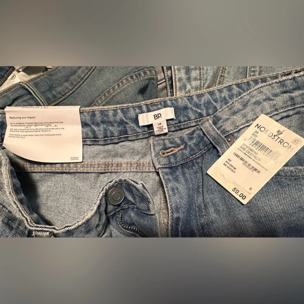 NWT bp. Nordstrom Mid-Rise Baggy 90’s Destroy Distressed 28 - Picture 3 of 10
